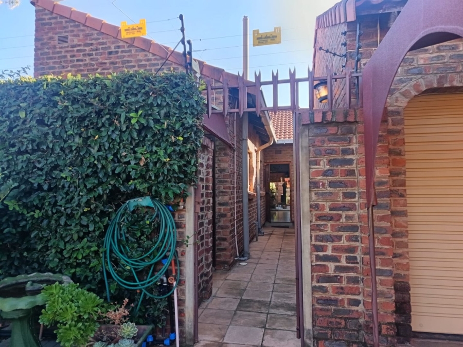 3 Bedroom Property for Sale in Rhodesdene Northern Cape